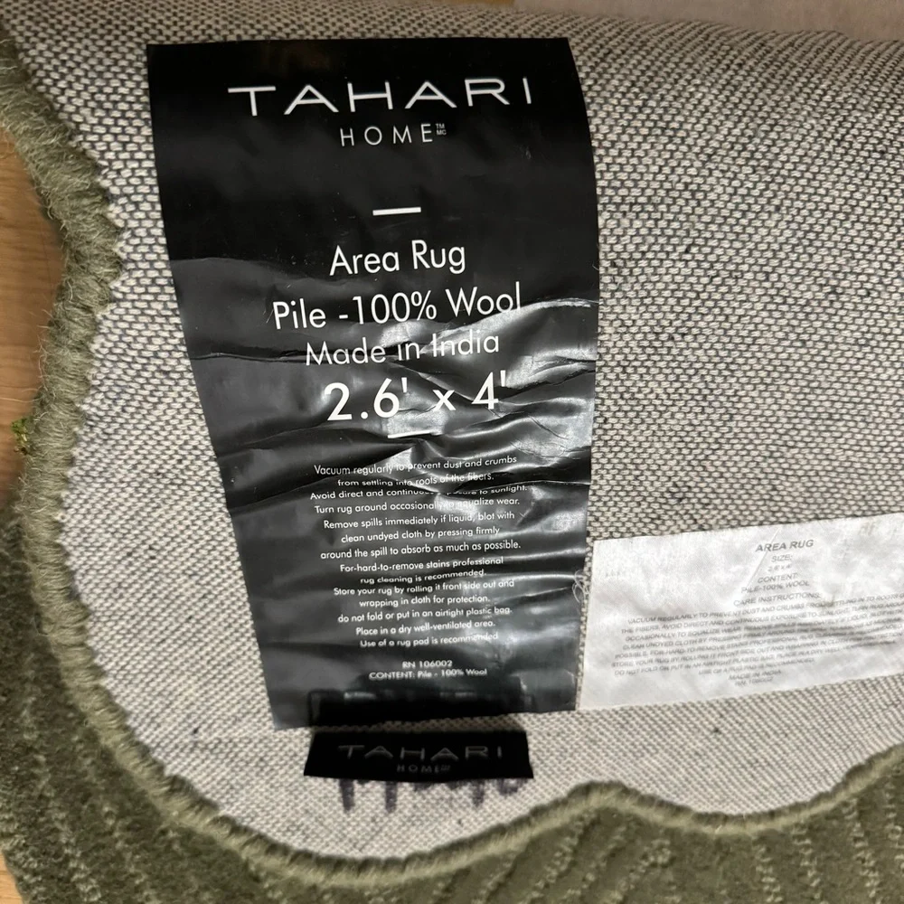 Tahari Home Hand-Tufted Area Scallop Accent Rug 2.6’ x4’ Pile - 100% Wool